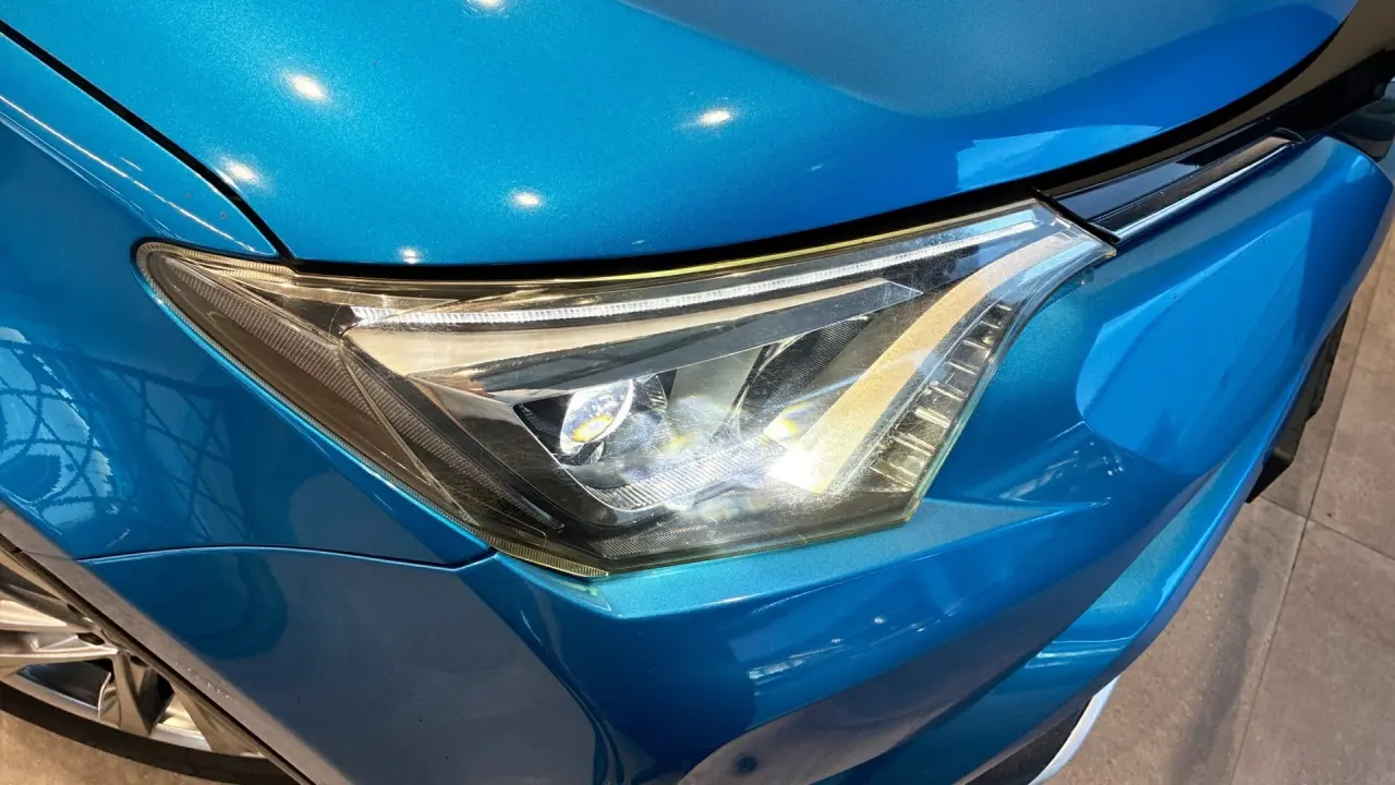 2016 Toyota RAV4 Gallery Image 3