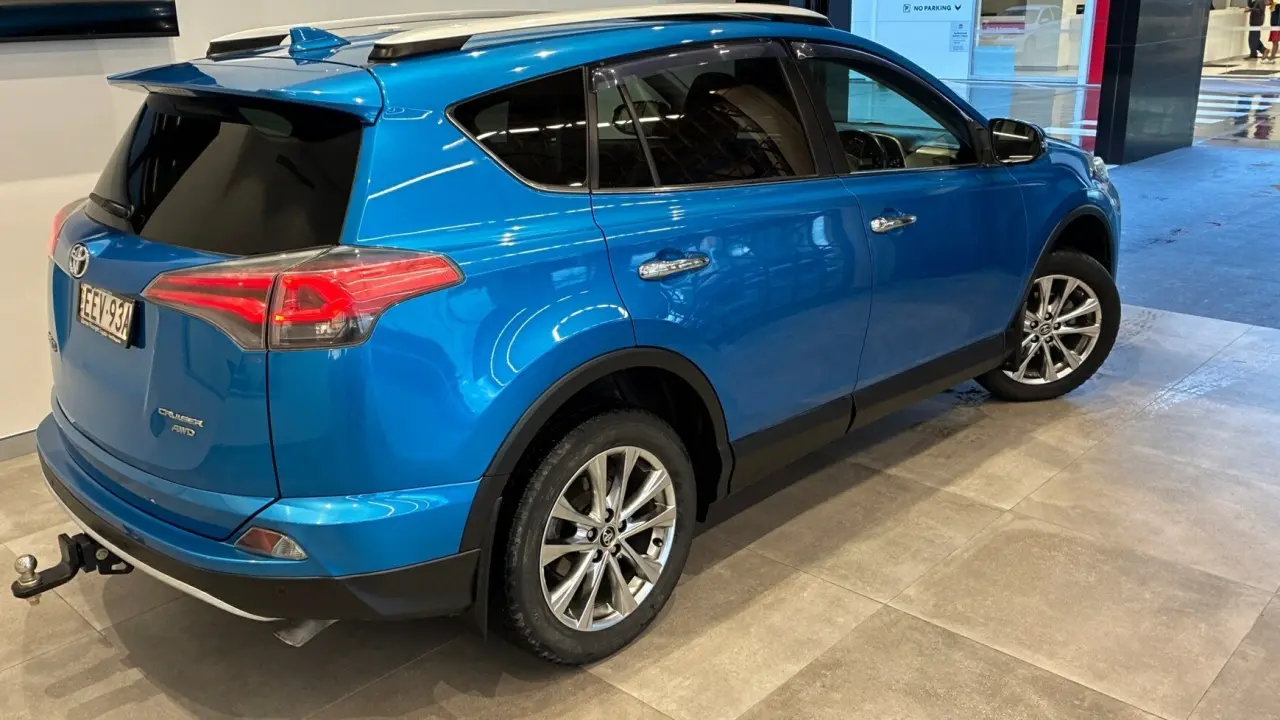 2016 Toyota RAV4 Gallery Image 5