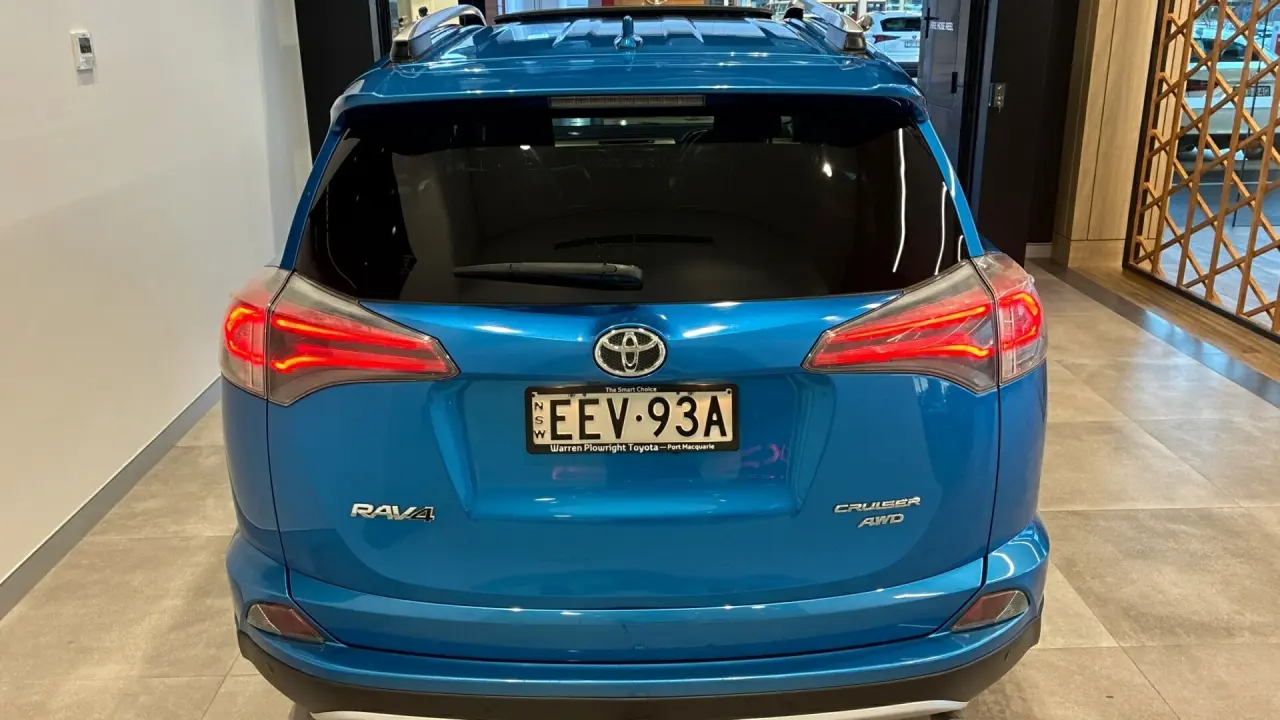 2016 Toyota RAV4 Gallery Image 6