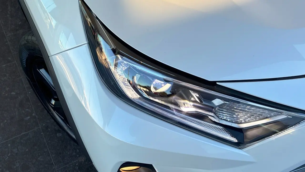 2020 Toyota Rav4 Hybrid Gallery Image 3