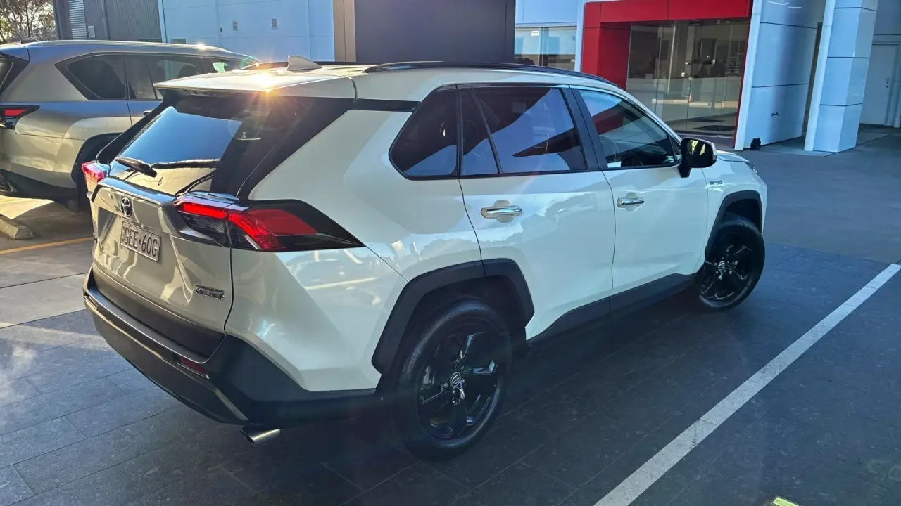 2020 Toyota Rav4 Hybrid Gallery Image 4