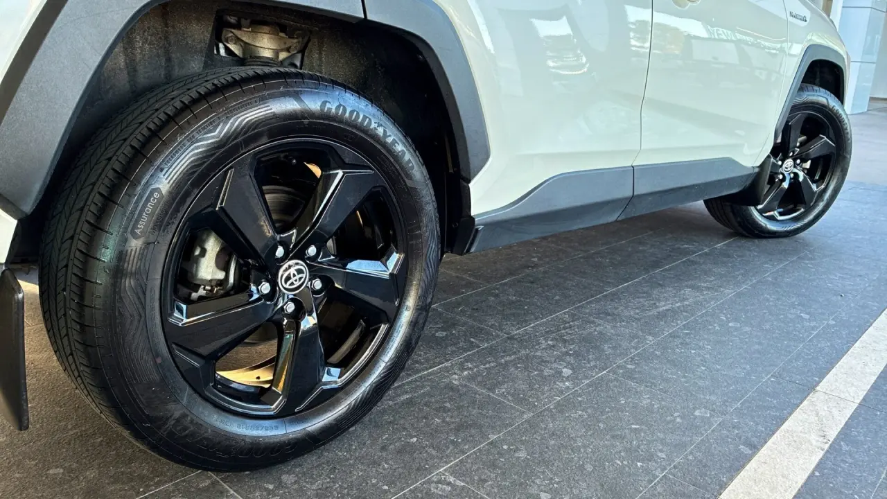 2020 Toyota Rav4 Hybrid Gallery Image 5