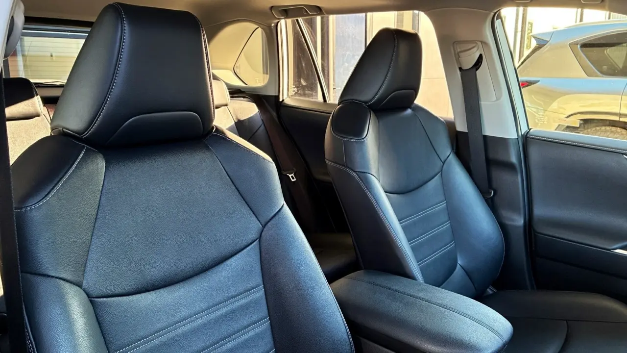 2020 Toyota Rav4 Hybrid Gallery Image 9