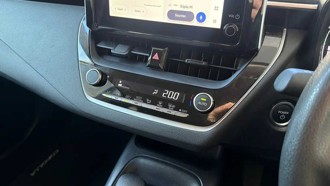 2024 Toyota Corolla Sedan Hybrid Gallery Image 15