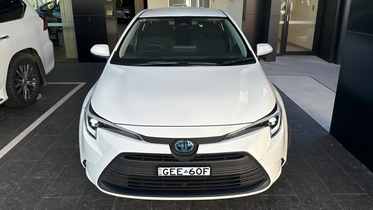 2024 Toyota Corolla Sedan Hybrid Gallery Image 2