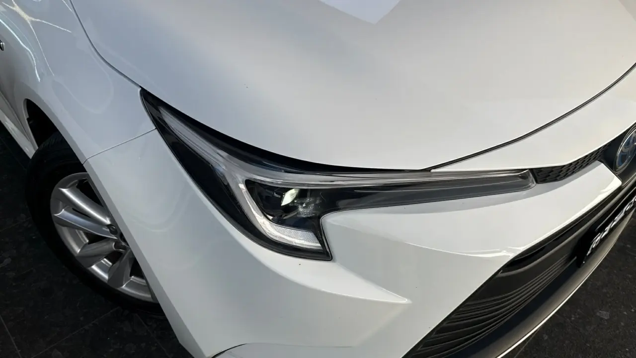 2024 Toyota Corolla Sedan Hybrid Gallery Image 3