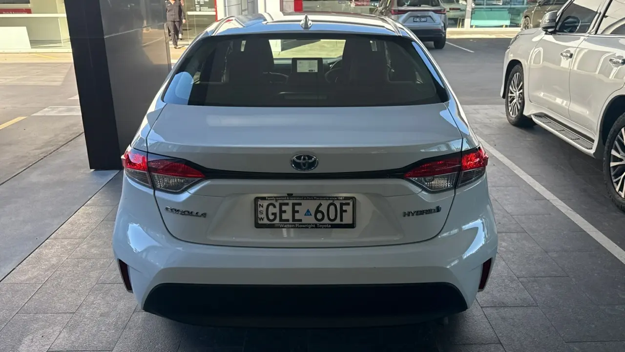 2024 Toyota Corolla Sedan Hybrid Gallery Image 5