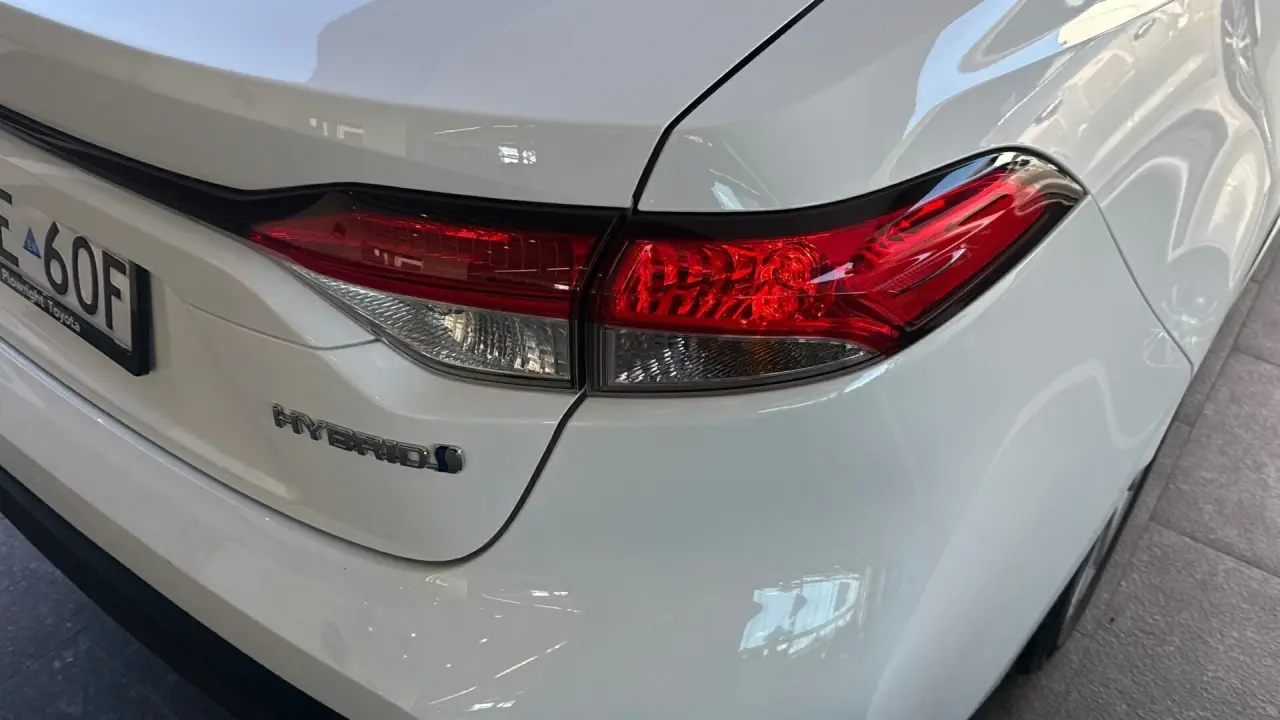 2024 Toyota Corolla Sedan Hybrid Gallery Image 6