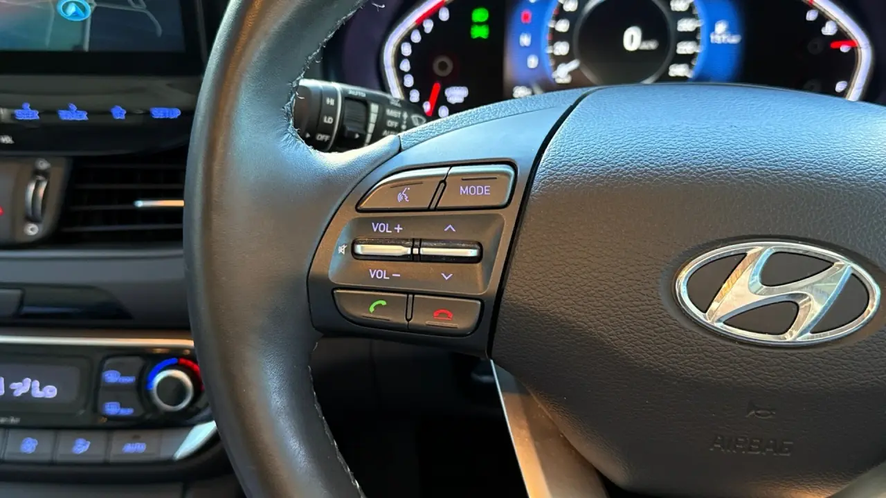 2023 HYUNDAI i30 Gallery Image 9
