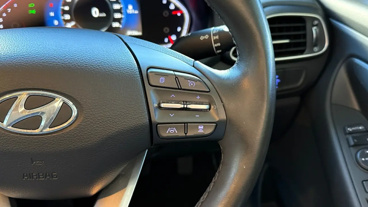 2023 HYUNDAI i30 Gallery Image 10