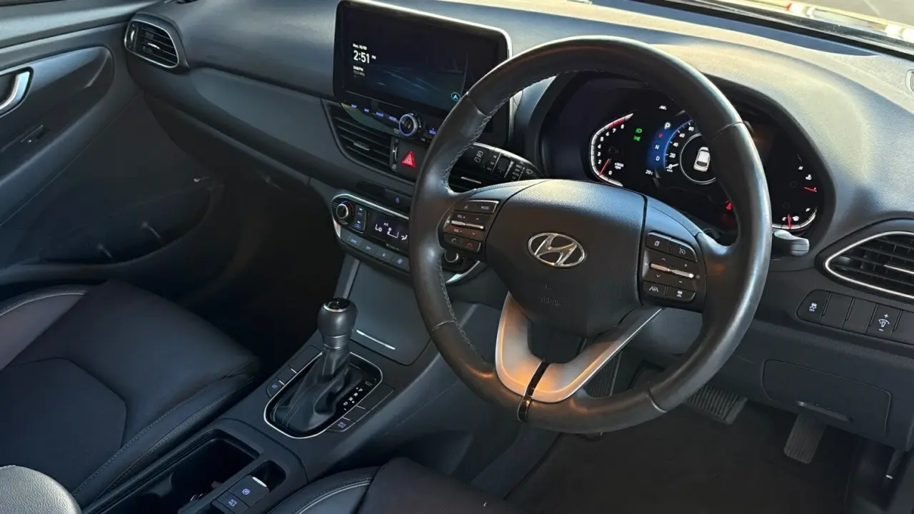 2023 HYUNDAI i30 Gallery Image 9
