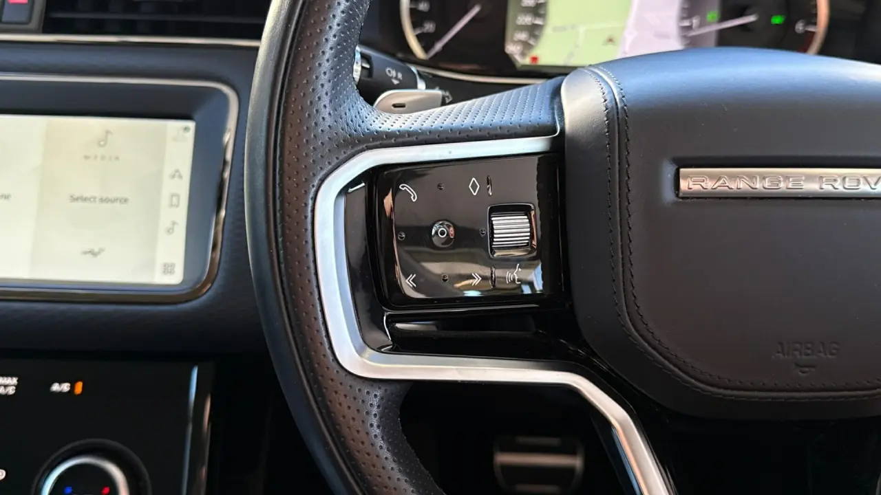 2021 LAND ROVER RANGE ROVER EVOQUE Gallery Image 15