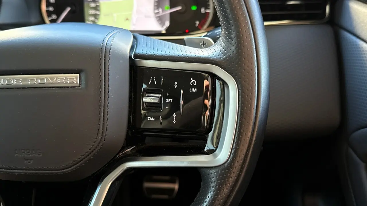 2021 LAND ROVER RANGE ROVER EVOQUE Gallery Image 16