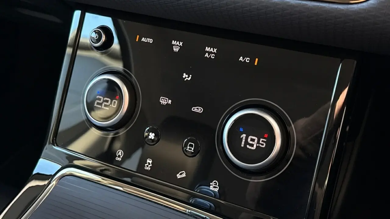 2021 LAND ROVER RANGE ROVER EVOQUE Gallery Image 19