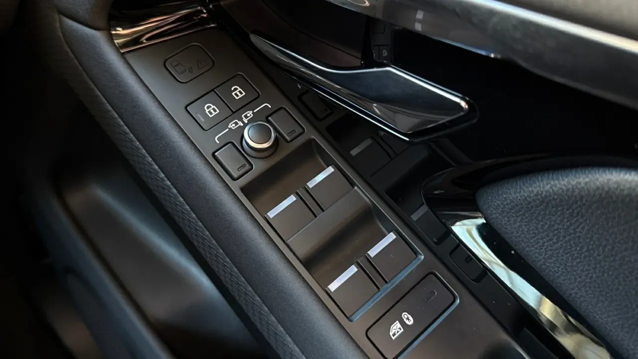 2021 LAND ROVER RANGE ROVER EVOQUE Gallery Image 21
