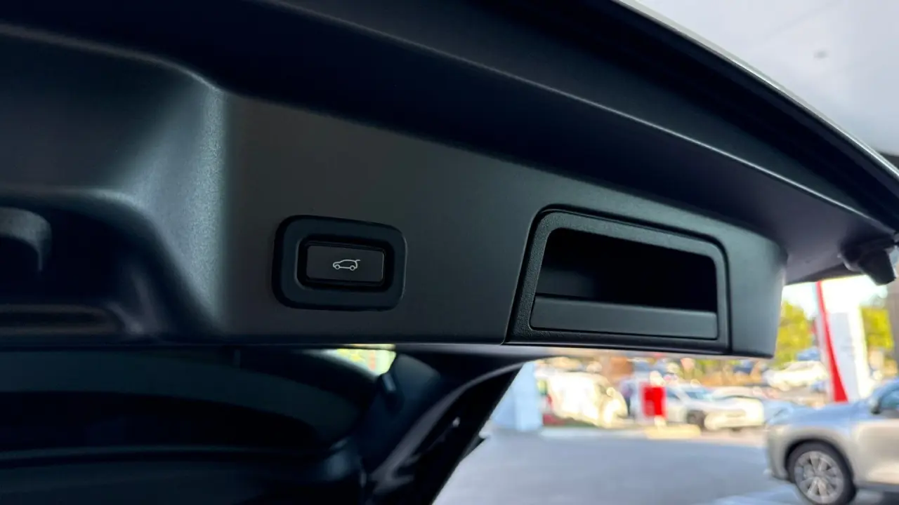 2021 LAND ROVER RANGE ROVER EVOQUE Gallery Image 9