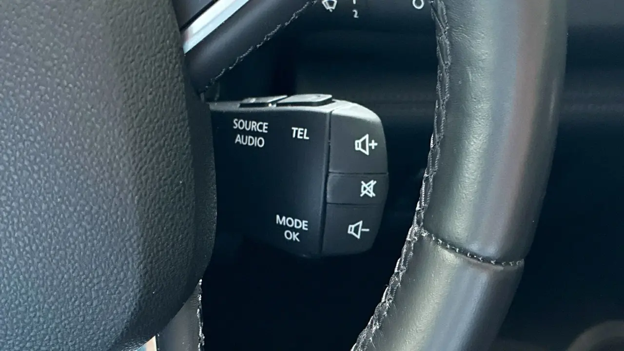 2022 RENAULT KOLEOS Gallery Image 16