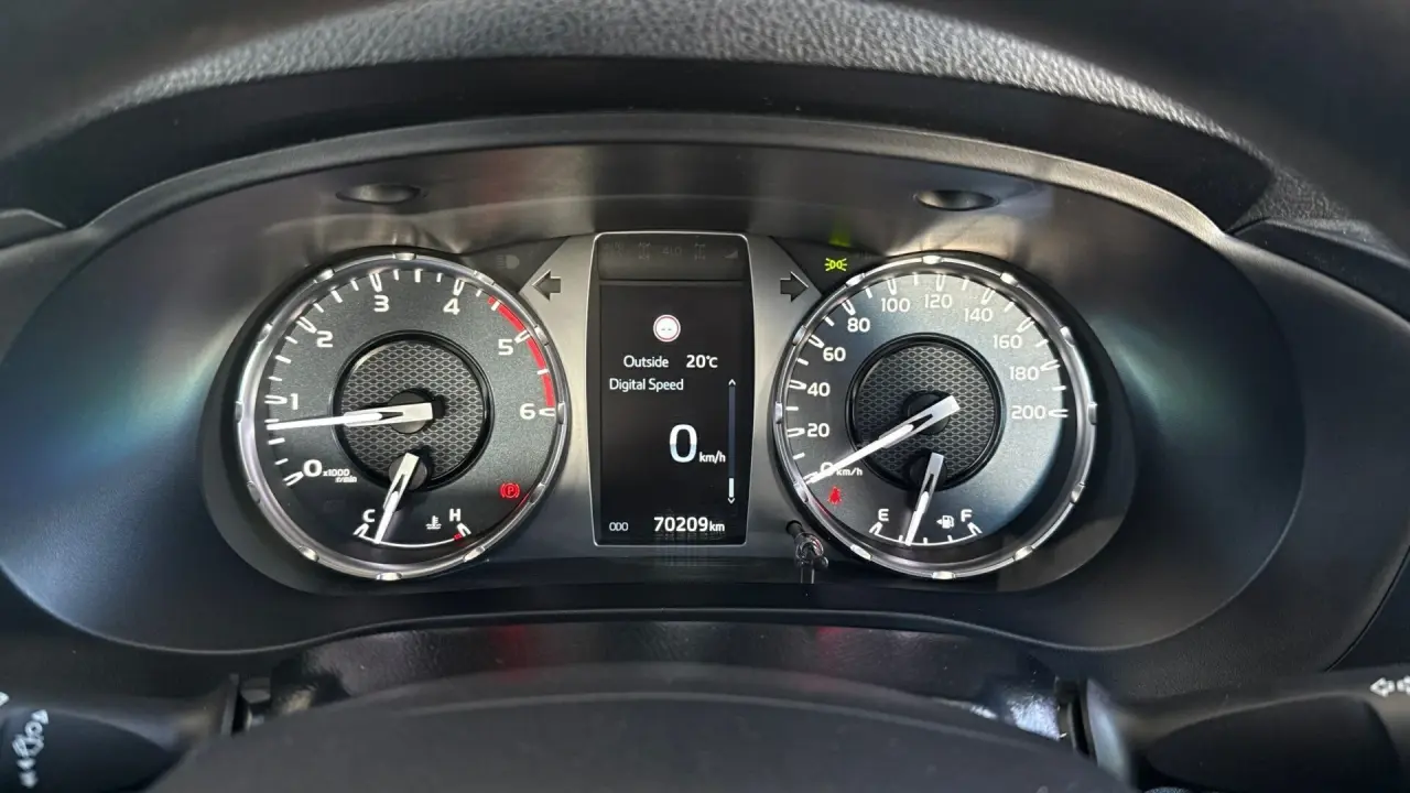 2021 Toyota Hilux Gallery Image 12