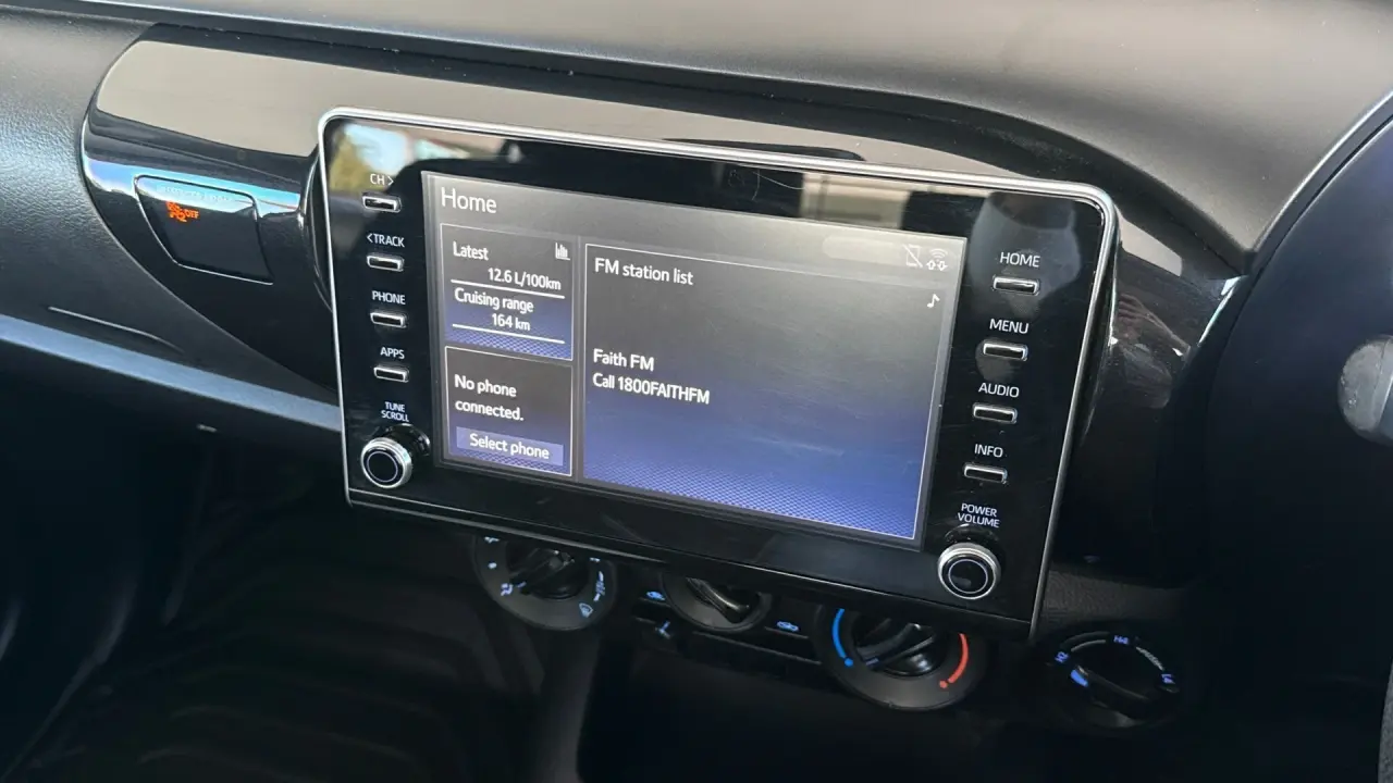 2021 Toyota Hilux Gallery Image 14