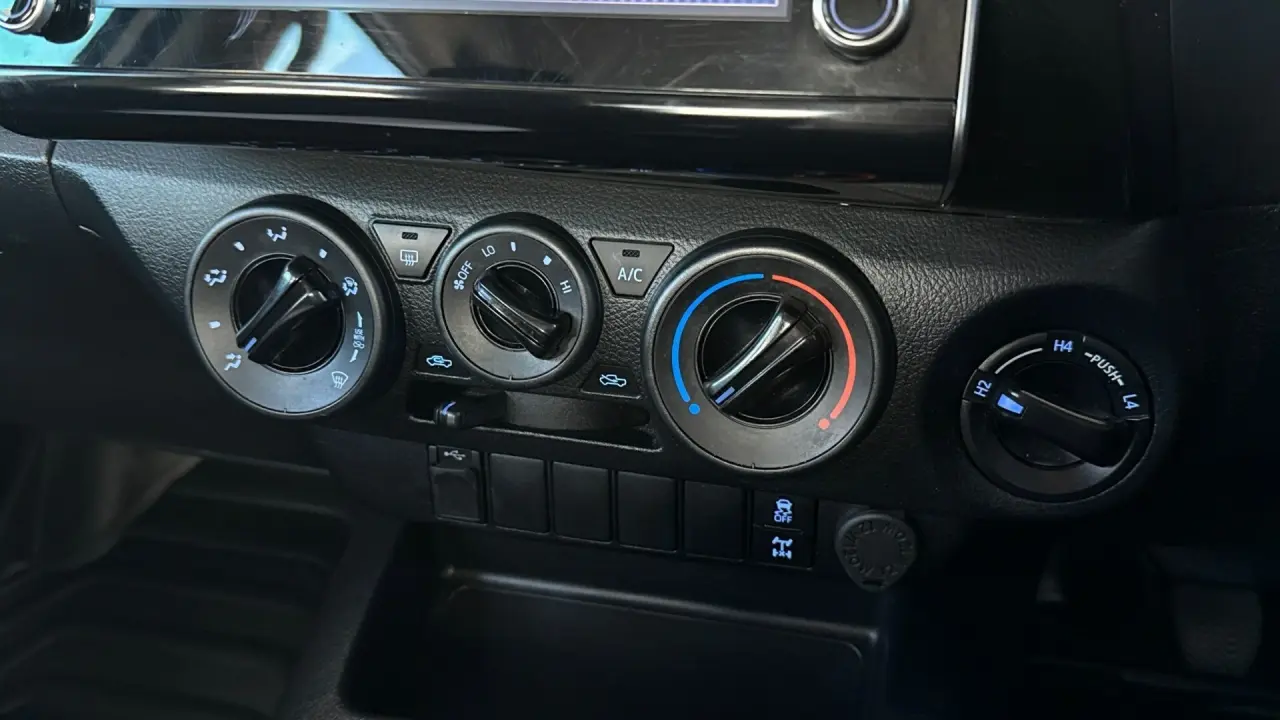 2021 Toyota Hilux Gallery Image 15