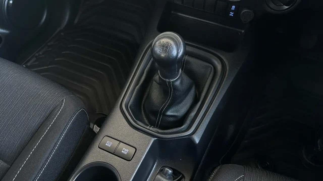 2021 Toyota Hilux Gallery Image 16