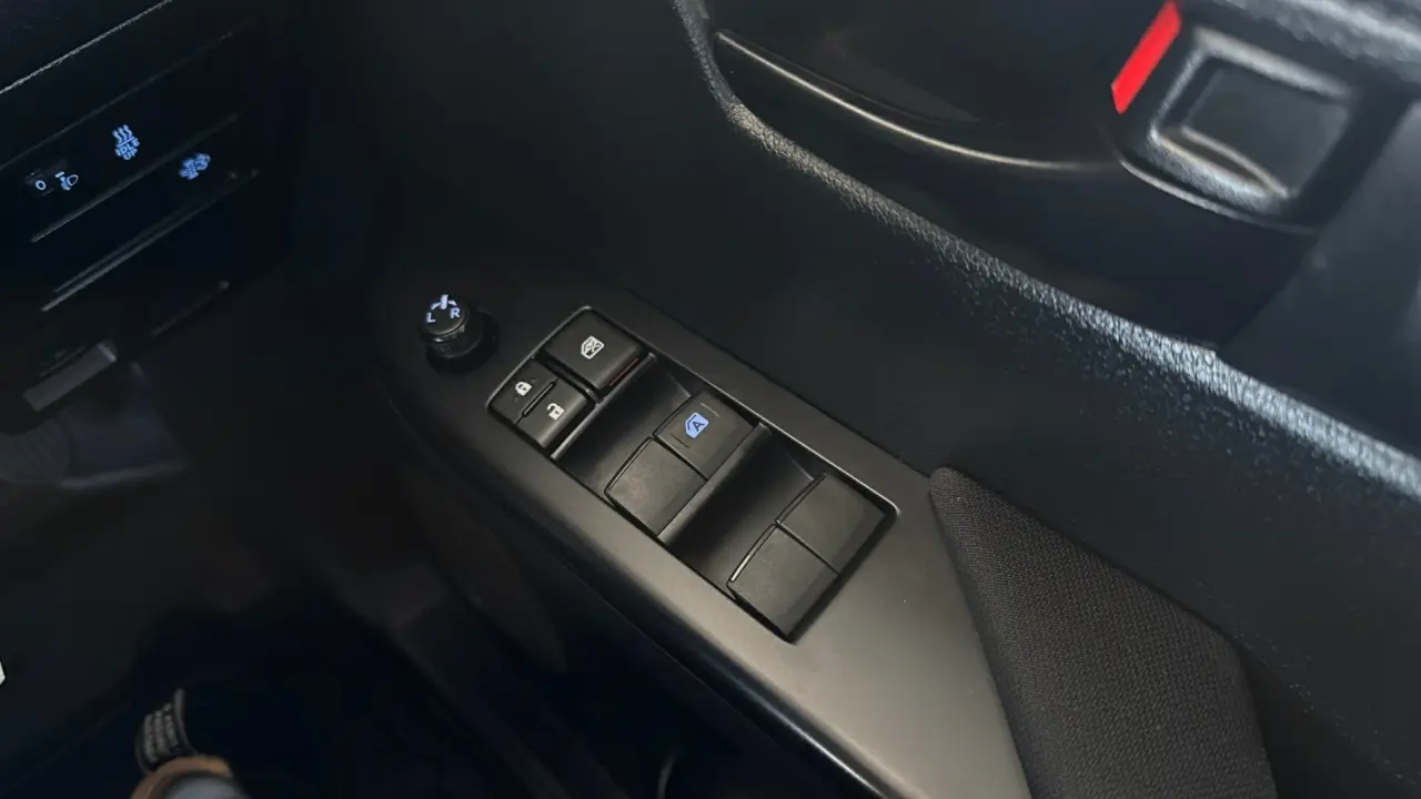 2021 Toyota Hilux Gallery Image 17