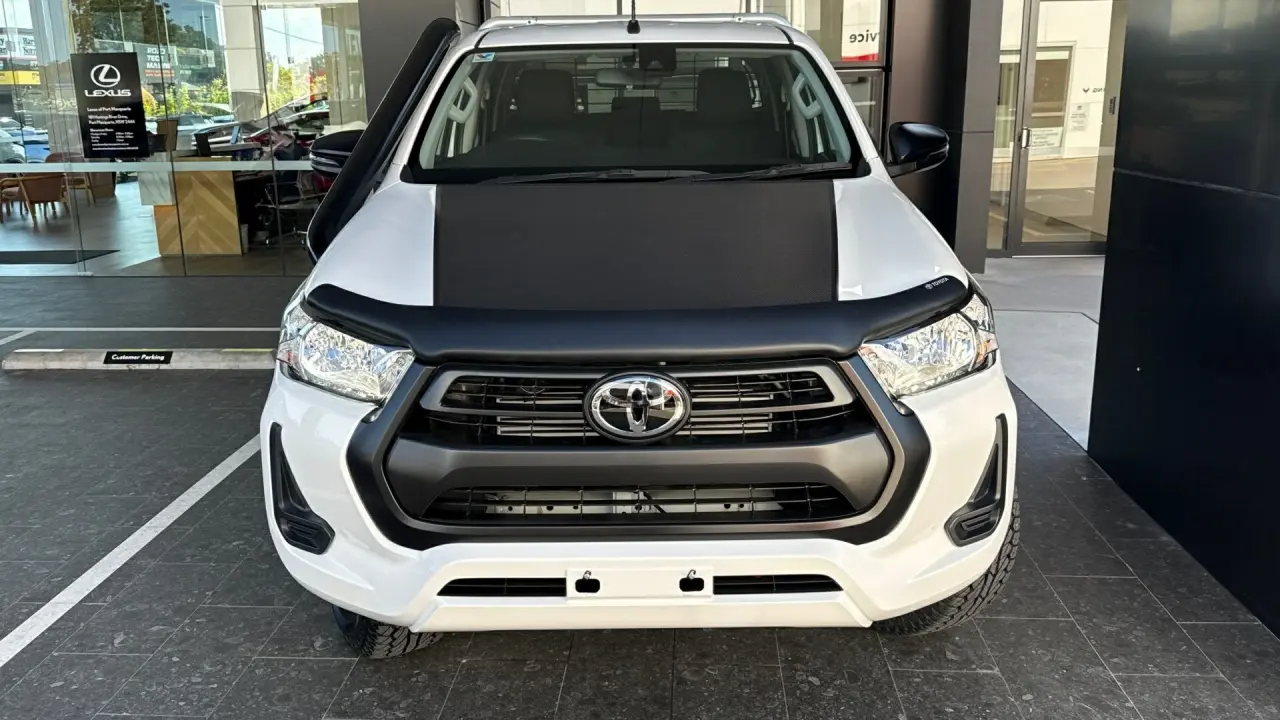 2021 Toyota Hilux Gallery Image 2