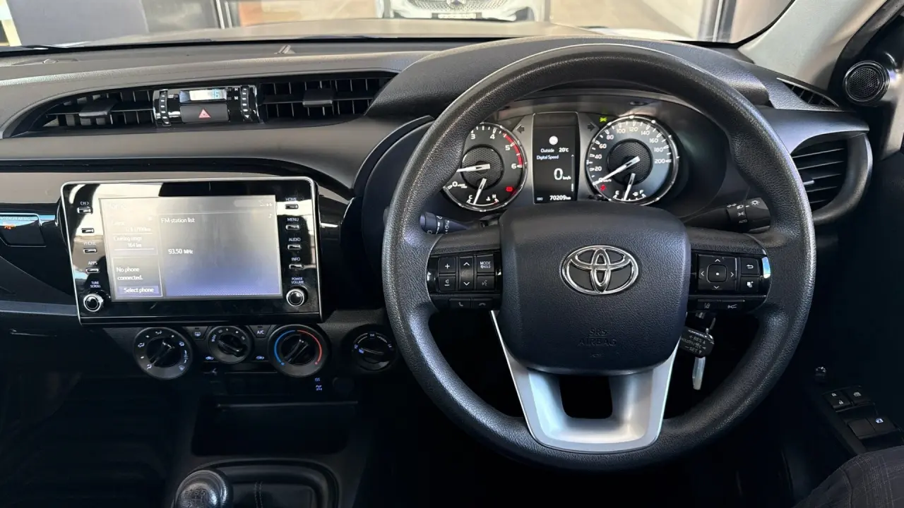 2021 Toyota Hilux Gallery Image 9