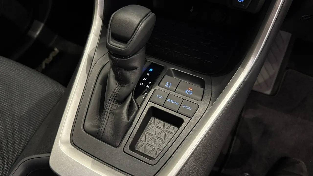 2022 Toyota RAV4 Gallery Image 17