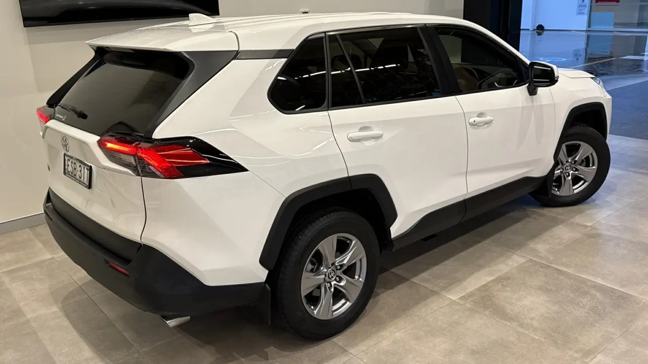 2022 Toyota RAV4 Gallery Image 4