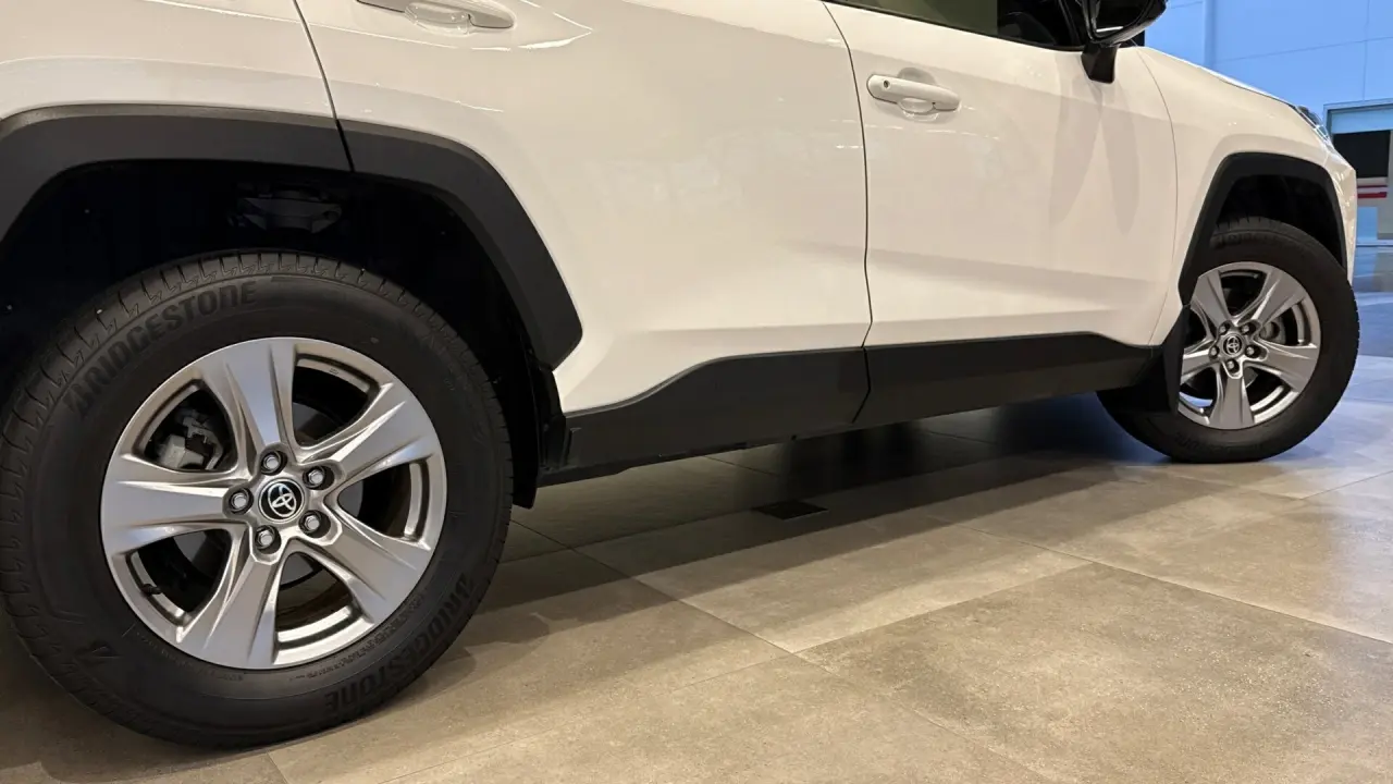 2022 Toyota RAV4 Gallery Image 5