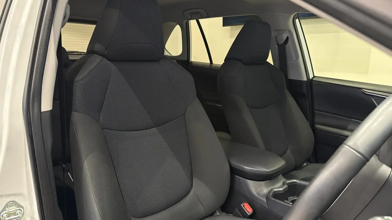 2022 Toyota RAV4 Gallery Image 9