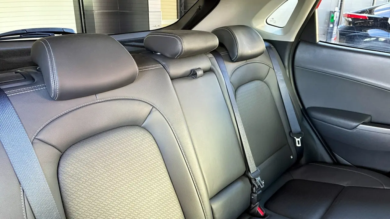 2019 HYUNDAI KONA Gallery Image 6