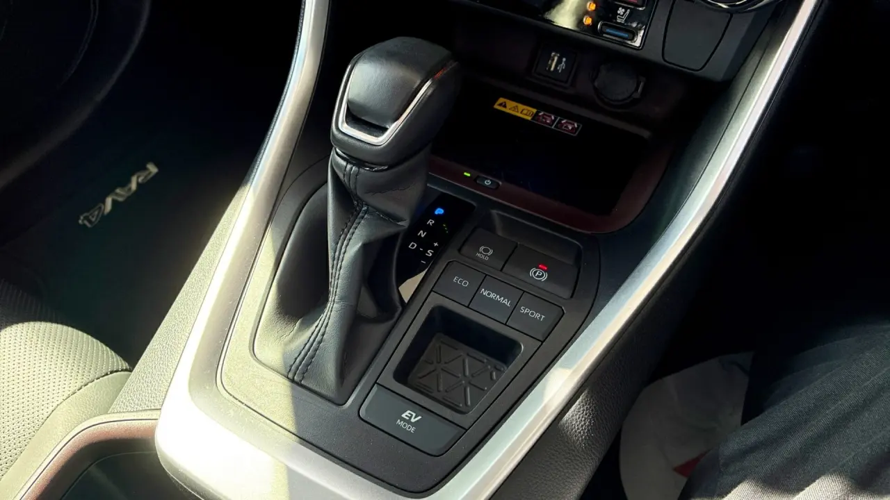2023 Toyota Rav4 Hybrid Gallery Image 13