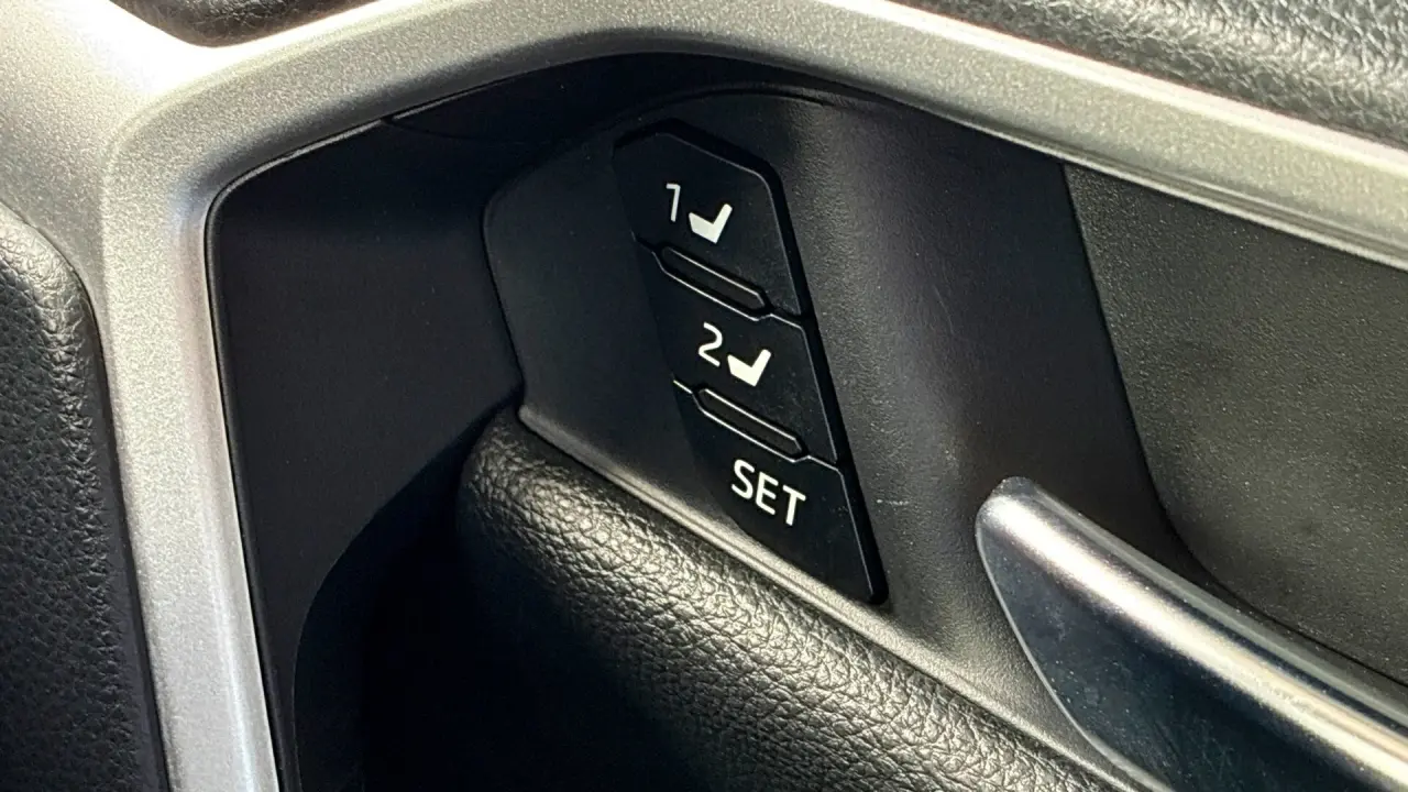 2023 Toyota Rav4 Hybrid Gallery Image 17