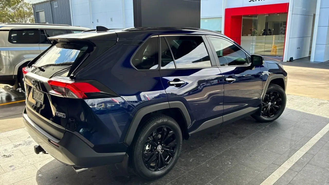 2023 Toyota Rav4 Hybrid Gallery Image 4