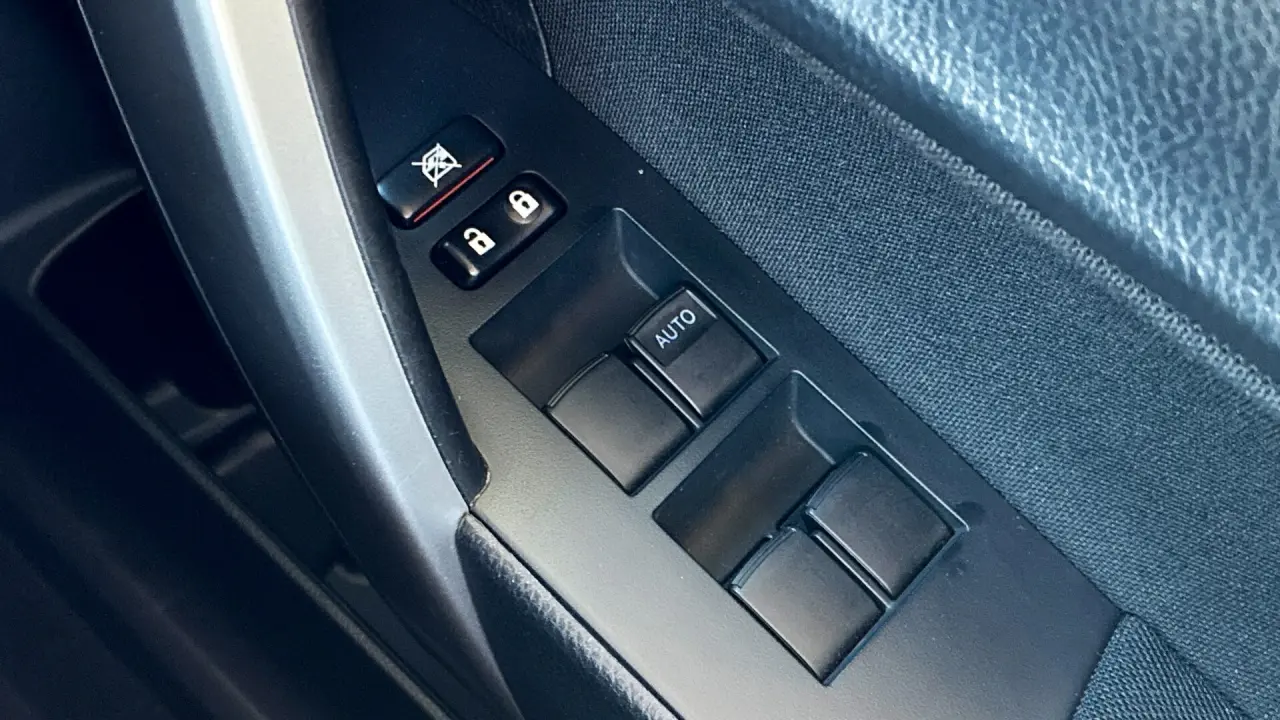 2014 Toyota Corolla Gallery Image 16