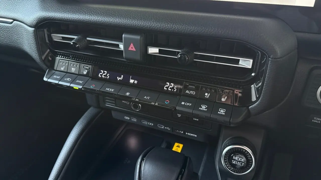 2024 Toyota Prado Gallery Image 17