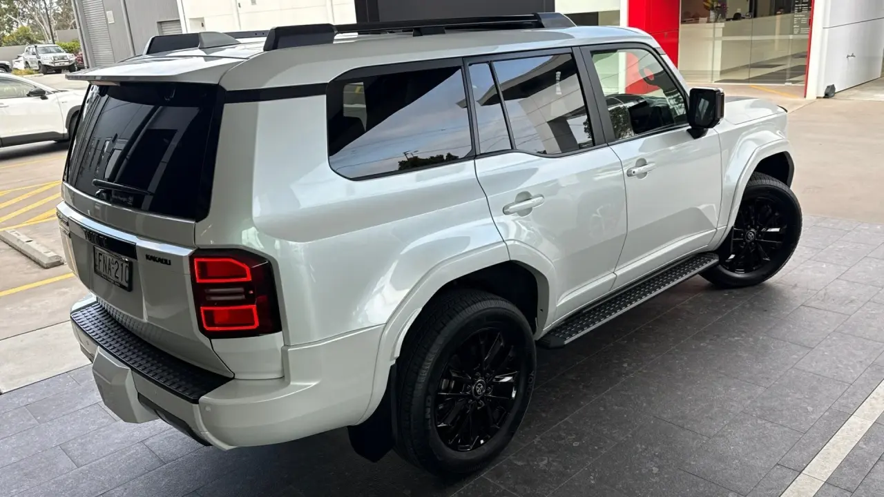 2024 Toyota Prado Gallery Image 4
