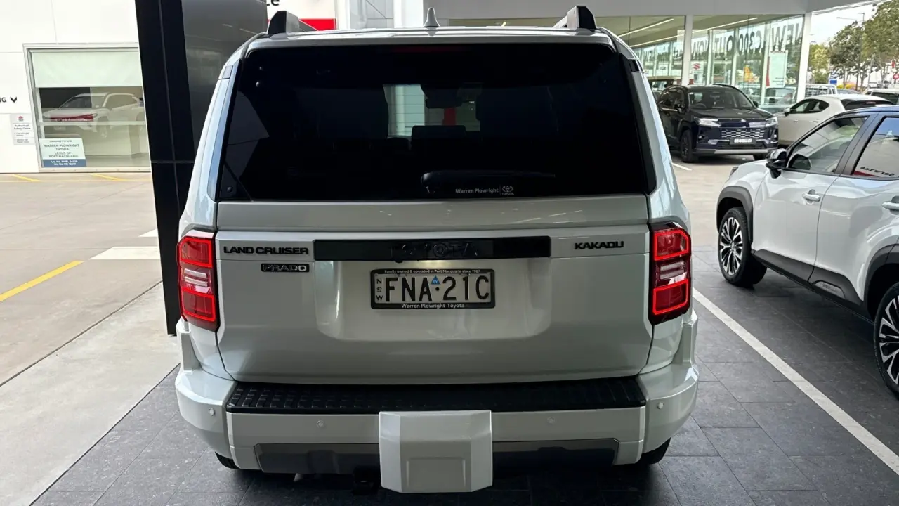 2024 Toyota Prado Gallery Image 6