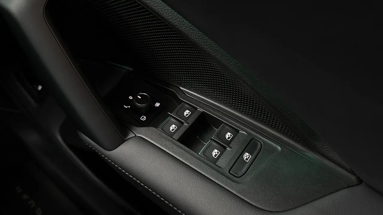 2024 VOLKSWAGEN TIGUAN Gallery Image 16