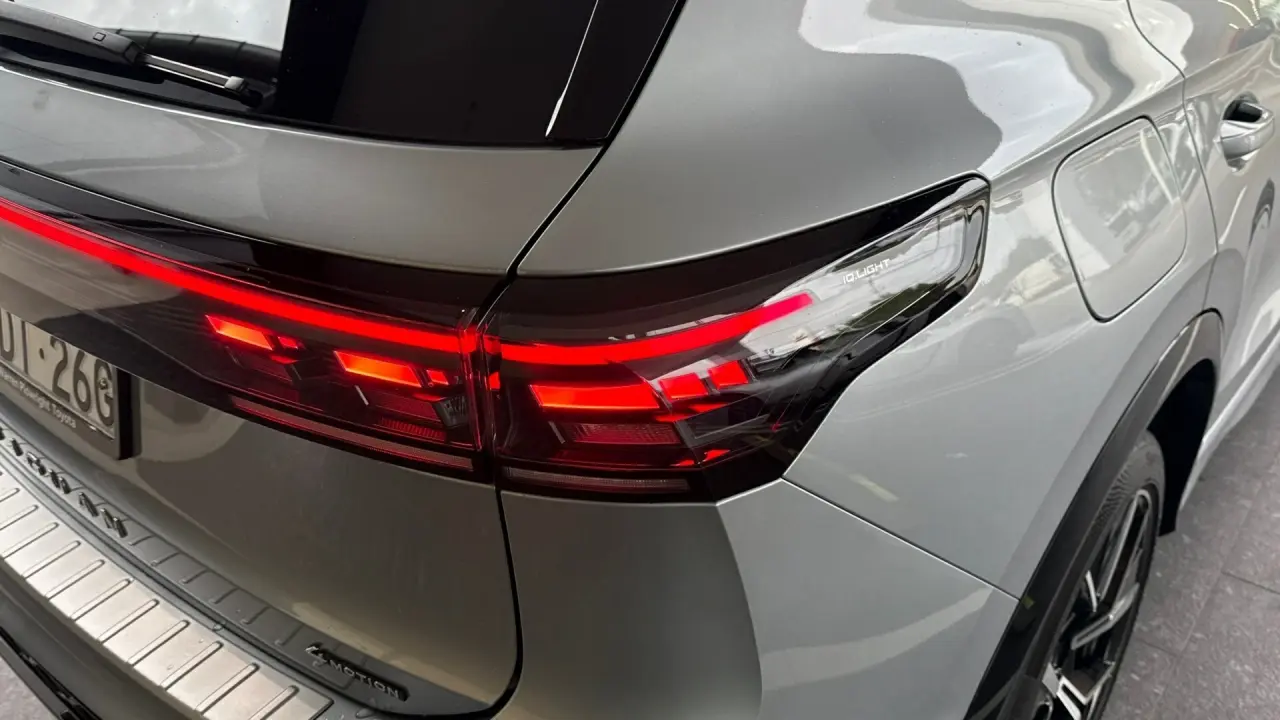 2024 VOLKSWAGEN TIGUAN Gallery Image 6