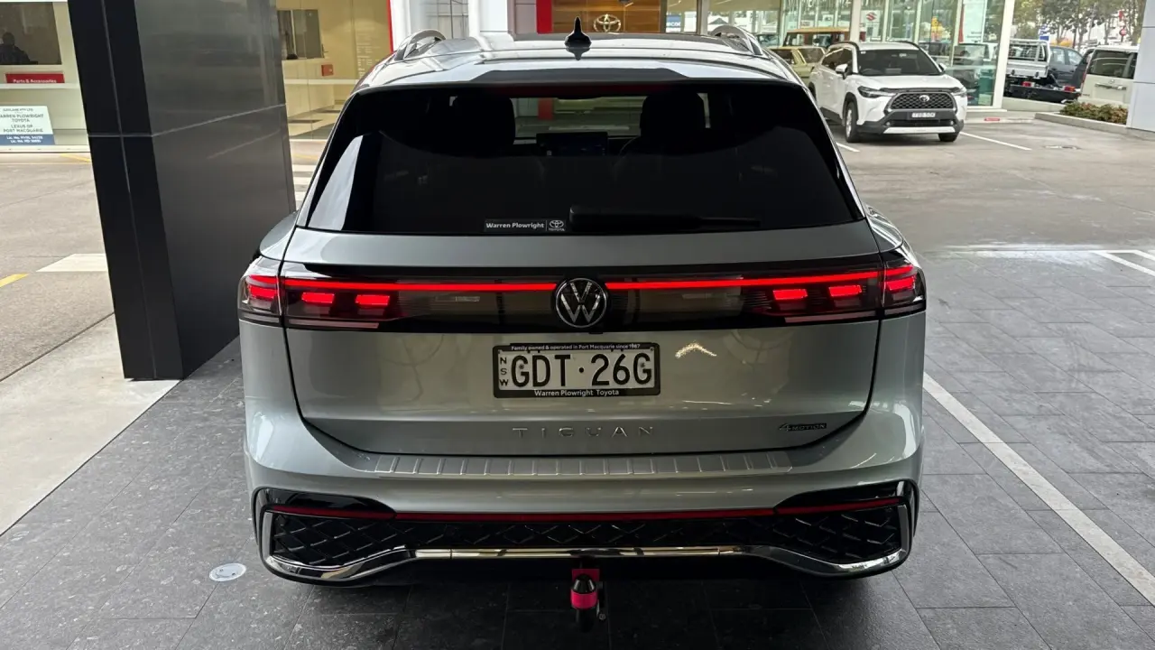 2024 VOLKSWAGEN TIGUAN Gallery Image 7