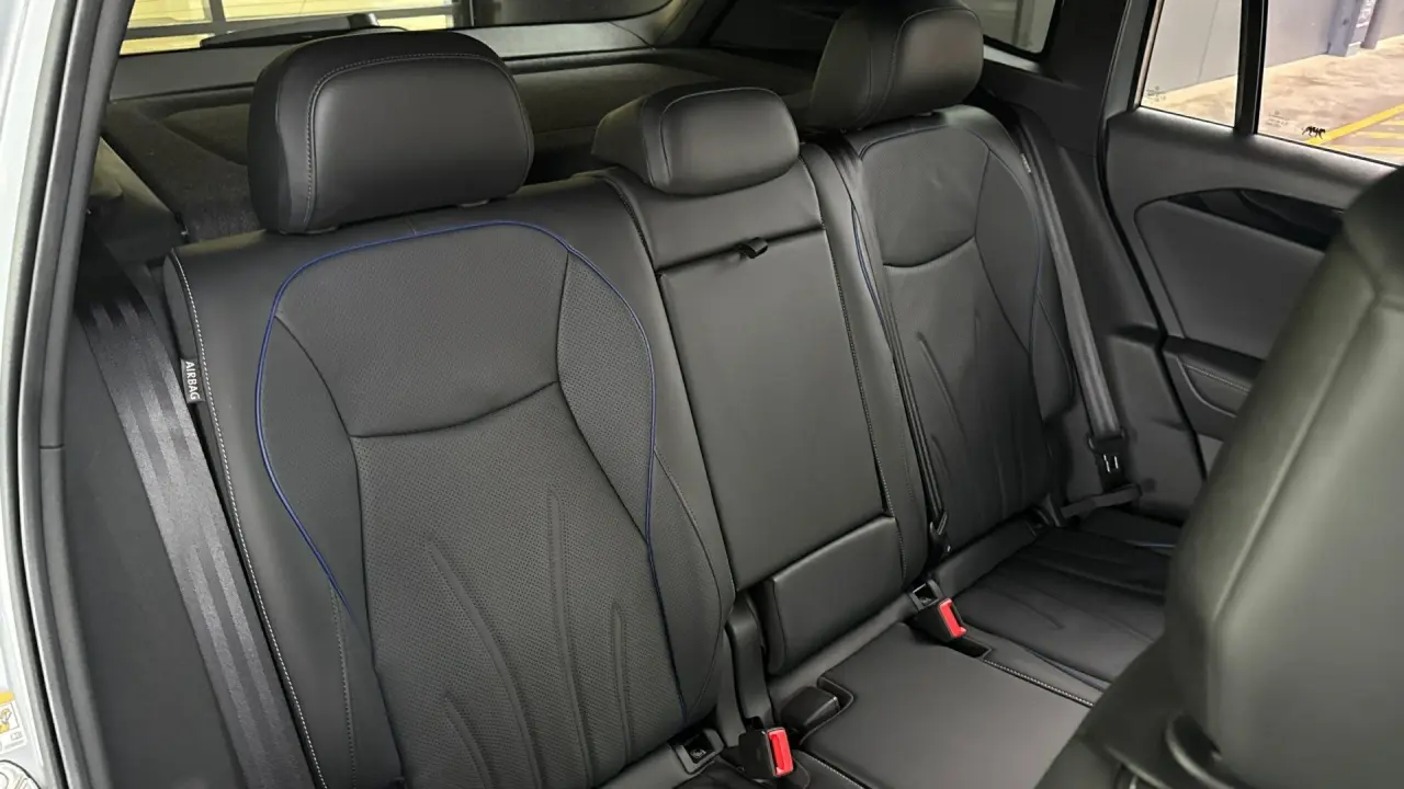 2024 VOLKSWAGEN TIGUAN Gallery Image 9