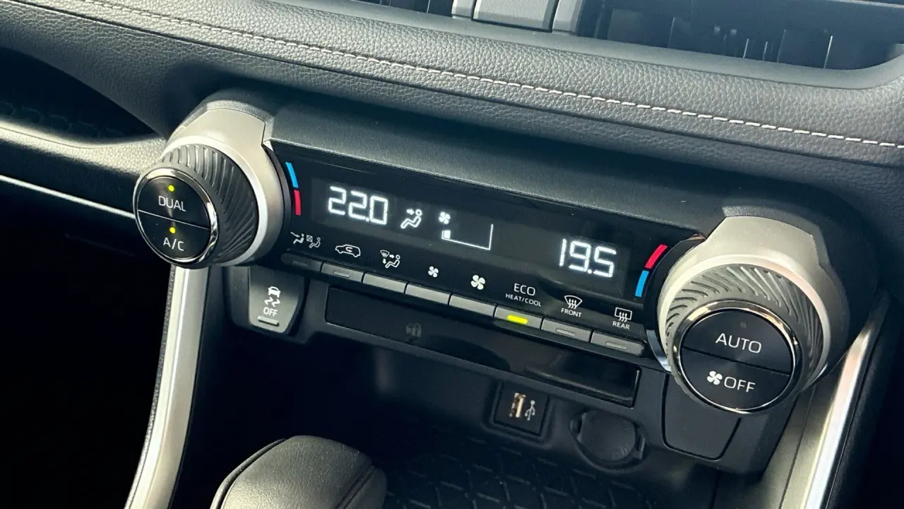 2024 Toyota Rav4 Hybrid Gallery Image 11