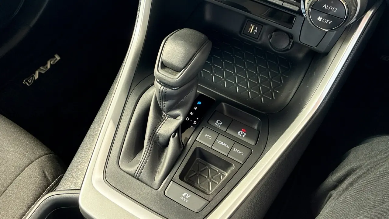 2024 Toyota Rav4 Hybrid Gallery Image 12