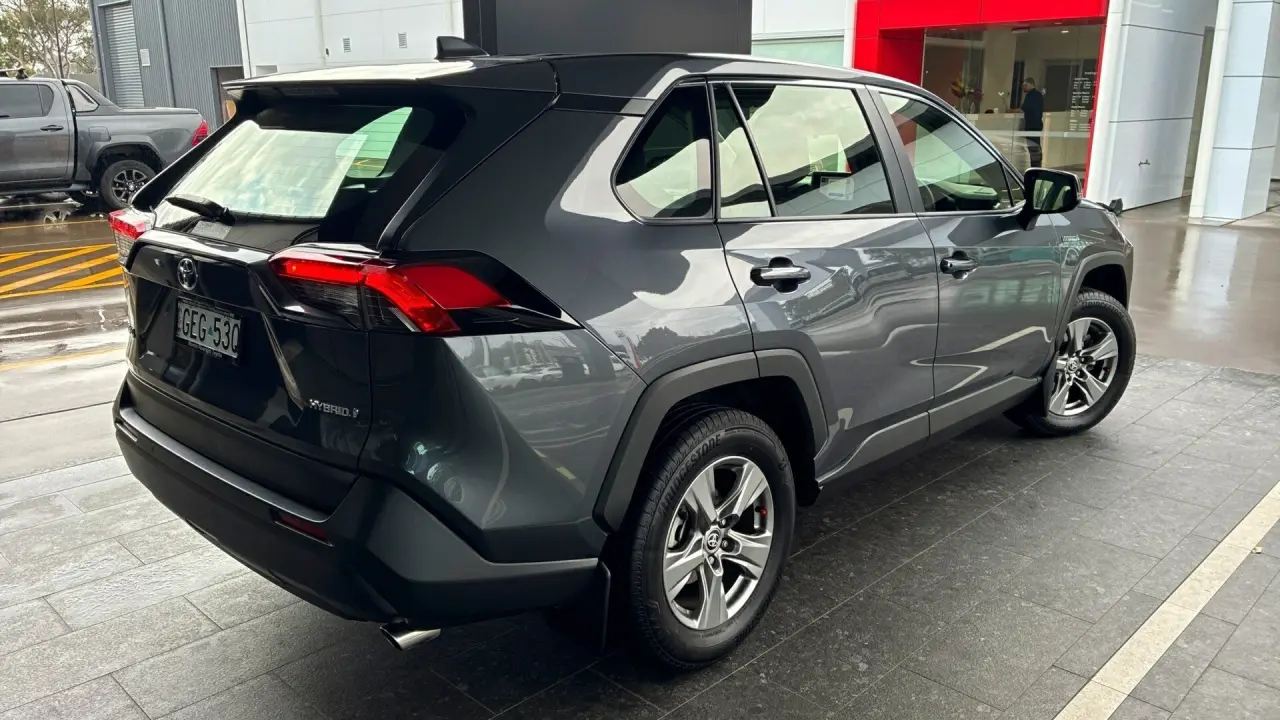 2024 Toyota Rav4 Hybrid Gallery Image 4