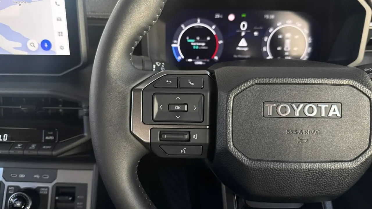 2025 Toyota Hilux Gallery Image 13