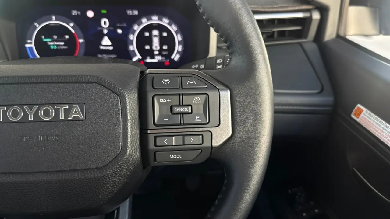 2025 Toyota Hilux Gallery Image 14