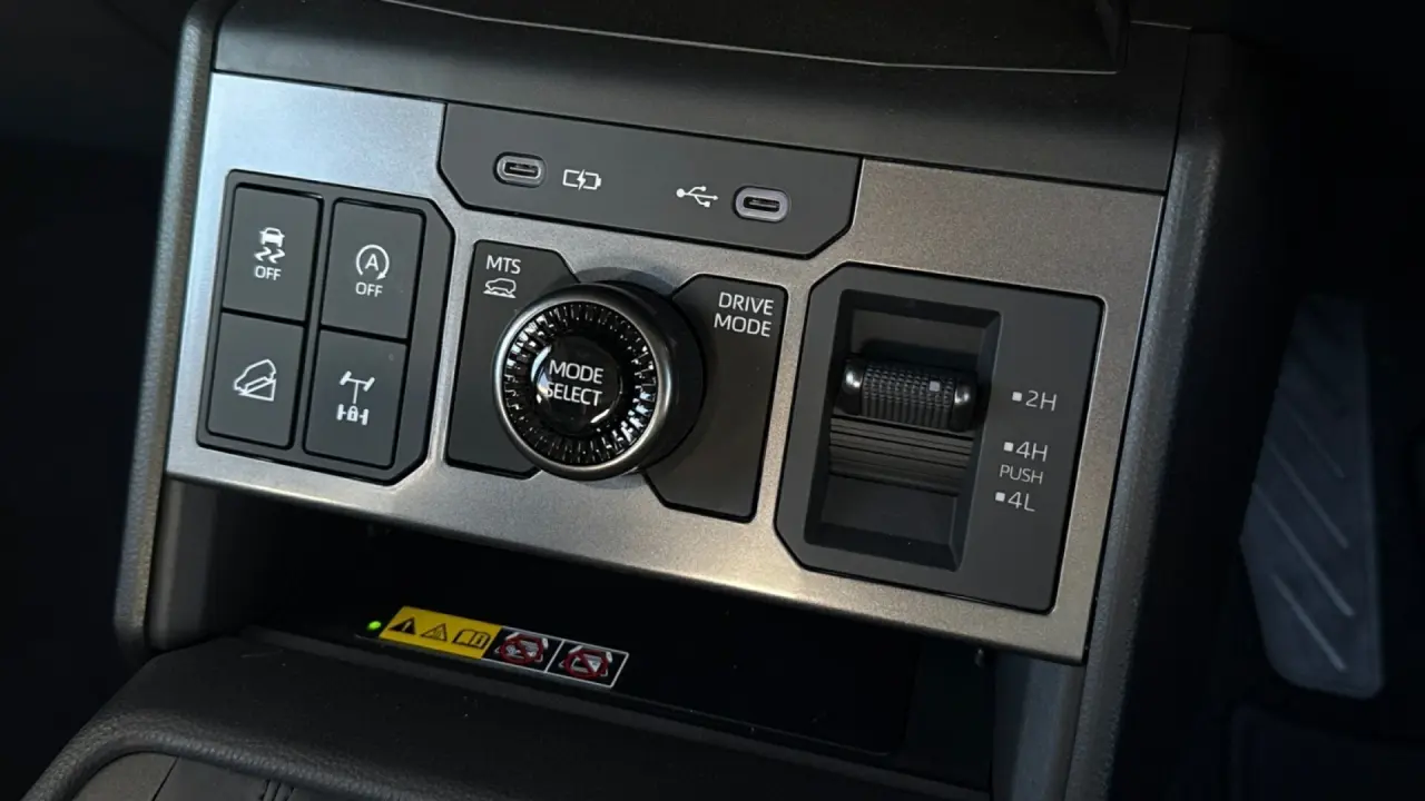 2025 Toyota Hilux Gallery Image 18
